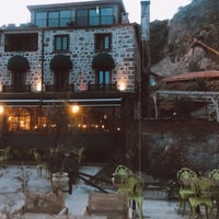 รูปภาพถ่ายที่ Assos Yıldız Balık Restaurant โดย İlazkız เมื่อ 4/1/2023