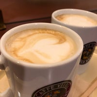 Photo taken at Caffè Veloce by Keiko Y. on 12/31/2017