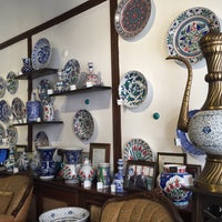 Снимок сделан в İznik Çini Turkish Ceramics &amp;amp; Tiles пользователем Buket💐 10/16/2016