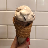 5/28/2018 tarihinde Anna J.ziyaretçi tarafından Jeni&amp;#39;s Splendid Ice Creams'de çekilen fotoğraf