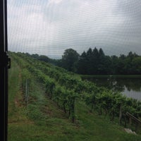 Foto scattata a Blue Mountain Vineyards &amp;amp; Cellars da Patsy M. il 8/1/2016