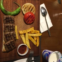 รูปภาพถ่ายที่ Ramazan Bingöl Köfte &amp;amp; Steak โดย Mehmet E. เมื่อ 11/4/2017