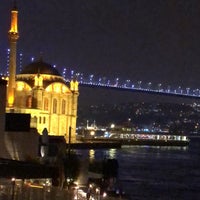 รูปภาพถ่ายที่ Cruise Lounge Bar at Radisson Blu Bosphorus Hotel โดย Semih เมื่อ 12/22/2017