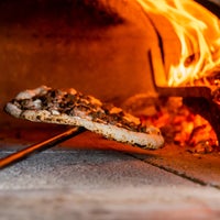 Photo prise au Pizza 900 Wood Fired Pizzeria par Pizza 900 Wood Fired Pizzeria le6/1/2018