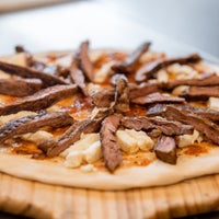 Foto tirada no(a) Pizza 900 Wood Fired Pizzeria por Pizza 900 Wood Fired Pizzeria em 6/1/2018