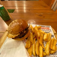 Das Foto wurde bei Bamba Marha Burger Bar von Nick am 9/16/2021 aufgenommen