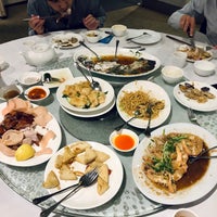 Снимок сделан в Golden Century Seafood Restaurant пользователем Kirsty L. 2/9/2021