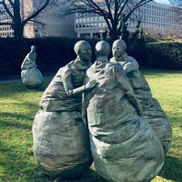 Photo taken at Hirshhorn Museum and Sculpture Garden by d. W. on 12/30/2018