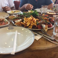 Das Foto wurde bei Kebap Diyarı Restaurant von Ajdjahdjs A. am 7/28/2018 aufgenommen