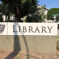 Photo taken at Beverly Hills Public Library by suppon on 9/2/2018