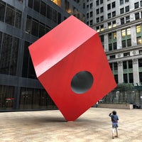 Photo taken at Red Cube by Isamu Noguchi by suppon on 9/8/2018
