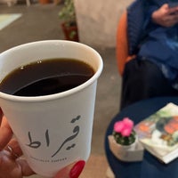 Foto diambil di Qirat - Specialty Coffee oleh H . pada 11/17/2022