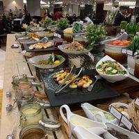 Photo taken at Gulf Hotel - Al Waha Restaurant by Fv💯 on 11/16/2019