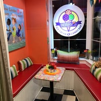 8/17/2017 tarihinde 🦄✈️ Joy .ziyaretçi tarafından Berry&amp;#39;s Ice Cream &amp;amp; Candy Bar'de çekilen fotoğraf