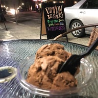 9/17/2017에 🦄✈️ Joy .님이 Berry&amp;#39;s Ice Cream &amp;amp; Candy Bar에서 찍은 사진
