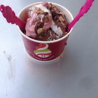 Снимок сделан в Menchie&amp;#39;s пользователем Ceren Ç. 5/30/2015