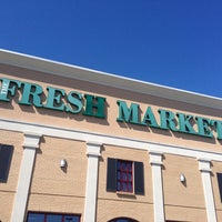 รูปภาพถ่ายที่ The Fresh Market โดย Dave M. เมื่อ 8/9/2013