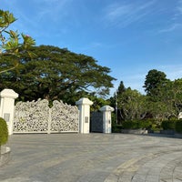 Photo taken at Tanglin Gate by Toraneko P. on 12/28/2019