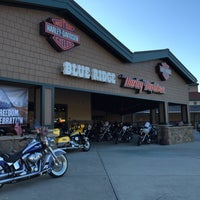 11/15/2014 tarihinde Sayaka J.ziyaretçi tarafından Blue Ridge Harley-Davidson'de çekilen fotoğraf