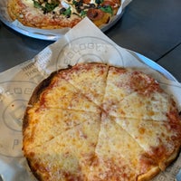 Foto tirada no(a) Pieology Pizzeria por Sayaka J. em 5/29/2021