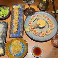 Снимок сделан в Minamoto Japanese Restaurant пользователем Moheet B. 12/30/2023