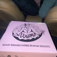 Foto scattata a Voodoo Doughnut da Abdulrahman il 12/29/2020