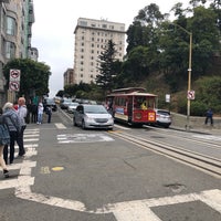 Photo taken at Cable Car Stop - Hyde &amp;amp; Lombard by yojiro m. on 8/14/2018