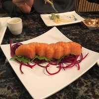 Foto scattata a Off The Hook Sushi da Nancy C. il 2/24/2019