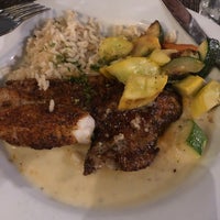 Foto tomada en Alamo Square Seafood Grill  por Nancy C. el 9/19/2019