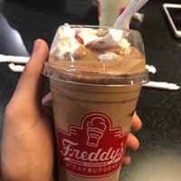 Photo taken at Freddy&amp;#39;s Frozen Custard &amp;amp; Steakburgers by Naif A. on 1/21/2019