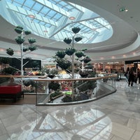 รูปภาพถ่ายที่ Westfield Shopping City Süd โดย Ibrahim S. เมื่อ 9/6/2022