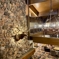 Foto diambil di Stein Eriksen Lodge Deer Valley oleh Ron C. pada 9/13/2022
