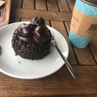 Photo taken at Caribou Coffee by Umutcan Ç. on 2/10/2019