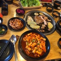 Das Foto wurde bei Seoul Vibe Korean Restaurant von Boommiie L. am 7/14/2018 aufgenommen