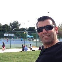 Foto scattata a Antalya Tenis İhtisas ve Spor Kulübü (ATİK) da Nadil T. il 4/14/2013