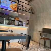 Foto diambil di Kezan Café oleh Naif A. pada 8/24/2022