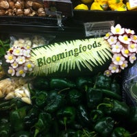รูปภาพถ่ายที่ Bloomingfoods โดย Jamie M. เมื่อ 9/25/2012