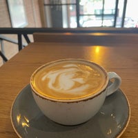 Foto tomada en Mura Coffee &amp;amp; Bar  por Merve Can K. el 9/13/2023