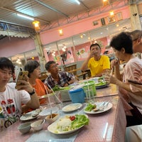 Photo taken at M.J. แหนมเนืองอาหารเวียดนาม by JaNniJiE J. on 9/22/2019