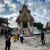 Photo taken at Wat Kaeo Phithak Charoen Tham by JaNniJiE J. on 10/25/2021
