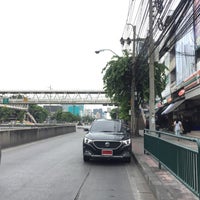 Photo taken at Ratchada-Sutthisan Intersection by PARRn on 7/28/2018