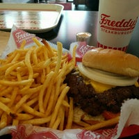 Photo taken at Freddy&#39;s Frozen Custard &amp; Steakburgers by Andy A. on 7/10/2016