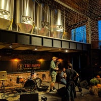 10/8/2017 tarihinde Kazem E.ziyaretçi tarafından Triumph Brewing'de çekilen fotoğraf