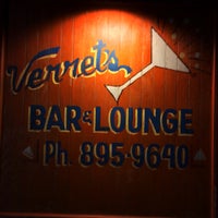 Foto tomada en Verret&amp;#39;s Lounge  por Andrew M. el 5/2/2015