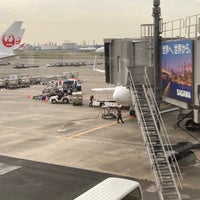Photo taken at Gate 9 by 自由人🍺⚽✈️🚄✈️ 　. on 10/25/2023