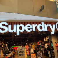 Photo taken at Superdry 極度乾燥 (しなさい) by 　 on 7/18/2022
