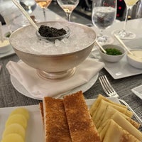 12/1/2022 tarihinde Jess K.ziyaretçi tarafından Caviar Russe'de çekilen fotoğraf
