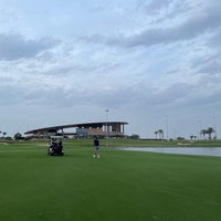Foto diambil di Trump International Golf Club oleh مجيد pada 4/12/2024