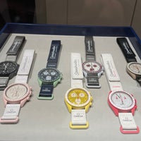 Foto scattata a Swatch Store Geneva da مجيد il 12/23/2022