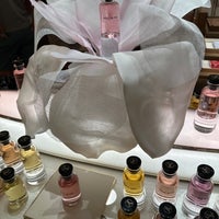 Photo taken at Louis Vuitton by Meaw.wong on 12/3/2022